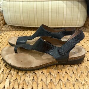 Women’s sandals